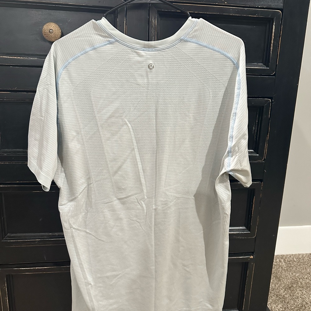 Lululemon metal vent XL shirt
